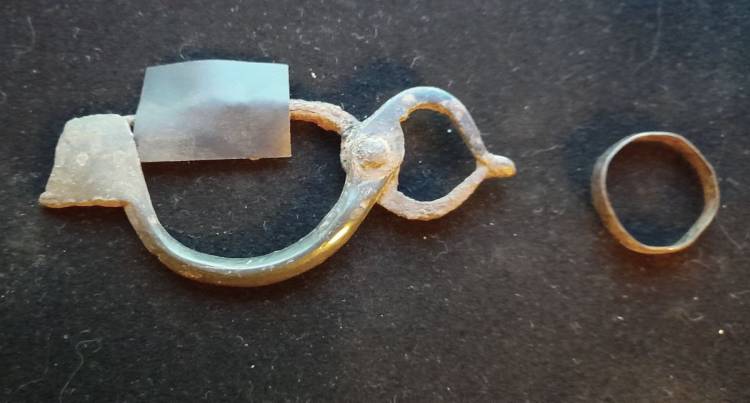 Fibula ´a Pinza´ Altomedievale Merovingia in Bronzo e Anello – VI-VII sec. d.C. (A013).