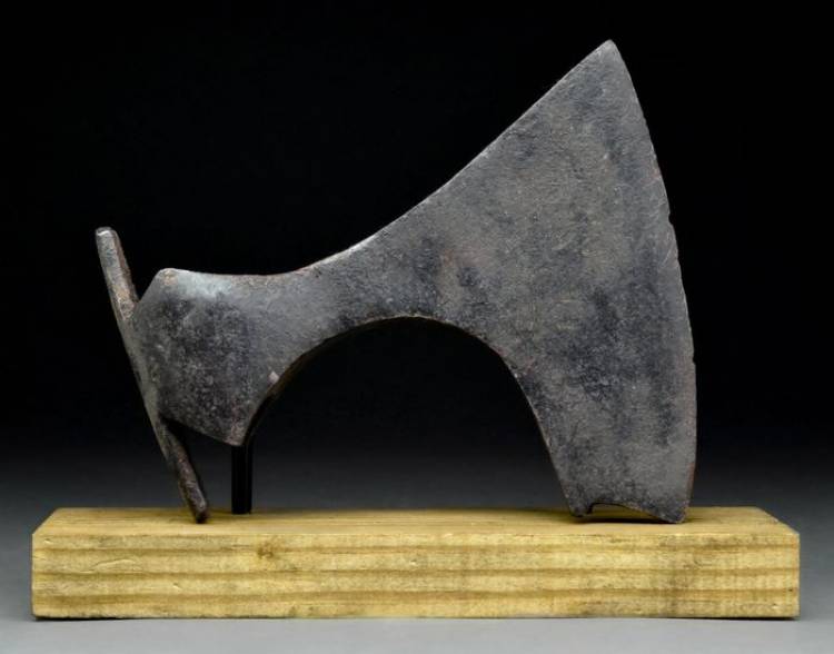 Ascia da battaglia Vichinga in Ferro di tipo Barbuto. Epoca: ca. 900-1100 d.C. (351).