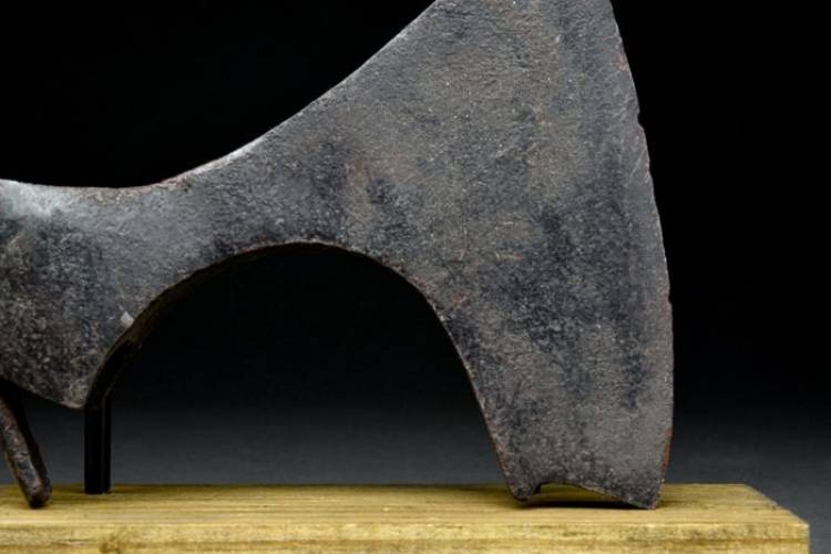 Ascia da battaglia Vichinga in Ferro di tipo Barbuto. Epoca: ca. 900-1100 d.C. (351).