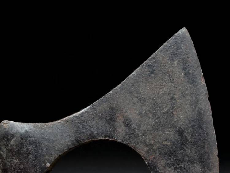 Ascia da battaglia Vichinga in Ferro di tipo Barbuto. Epoca: ca. 900-1100 d.C. (351).