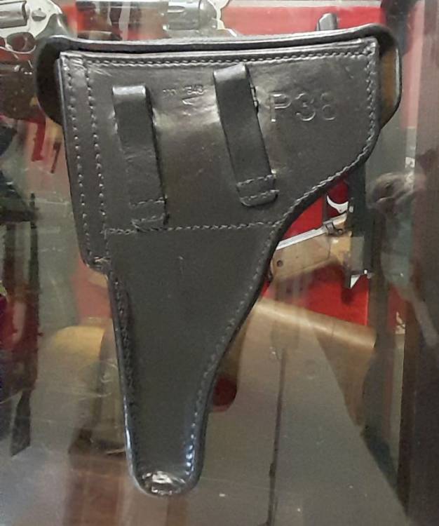WH FONDINA WALTHER P.38 A BAULETTO ‘P.38 gxy 43 WaA 706’.