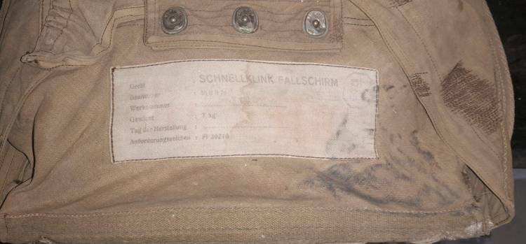 LW - FJ SACCA Paracadute ´Schnellklink Fallsschirm´.