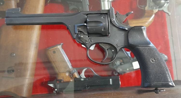 REVOLVER ENFIELD N° 2 MKI** ´Albion 1943´ Cal. 38 SW.