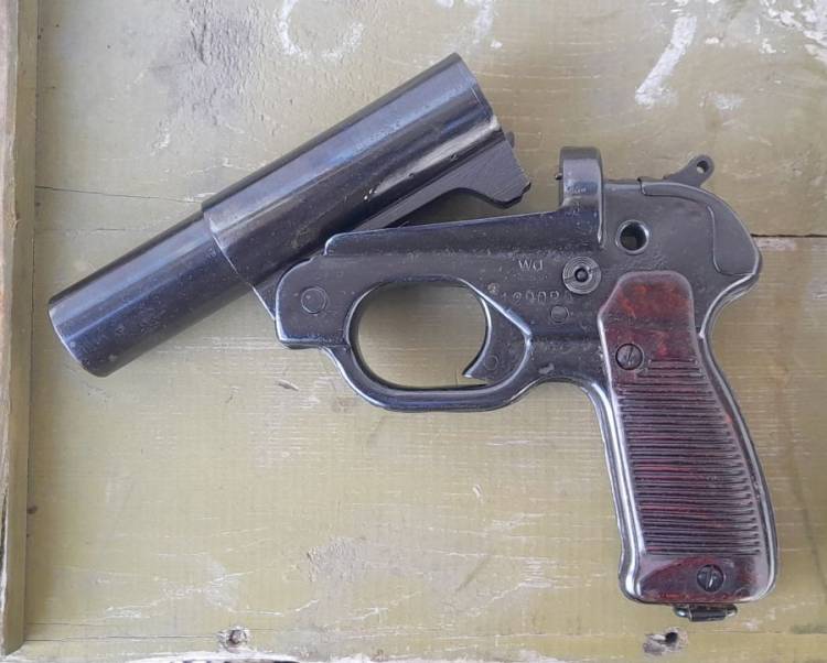 PISTOLA LANCIARAZZI MOD. LP.42 (1).