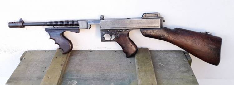 FUCILE MITR. THOMPSON M.1928 A1 + IMP. ANT. + SERBATOIO CIRC,