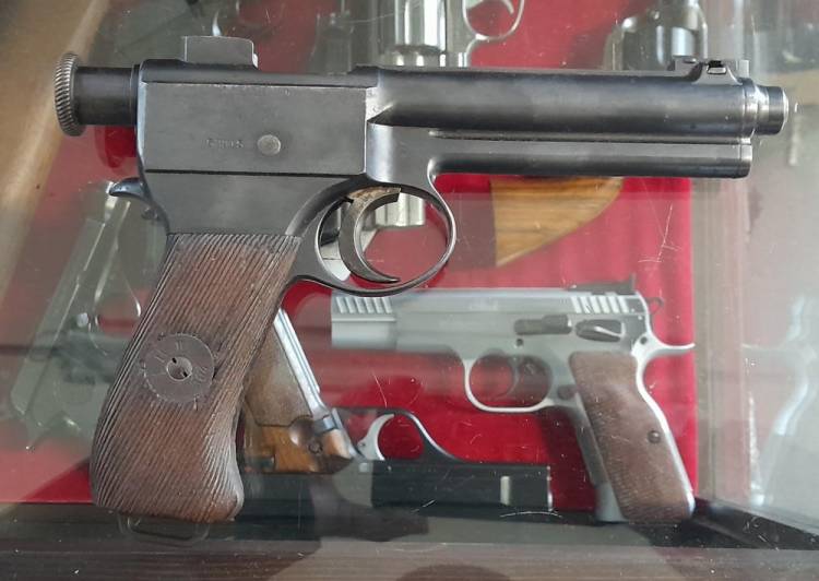 PISTOLA ROTH-STEYR Mod.1907 (w 1913)