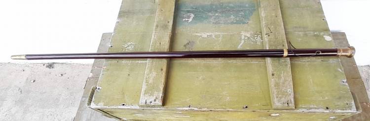 ELEGANTE BASTONE ANIMATO CON FORNIMENTI IN OTTONE. SEC. XVIII/XIXX.