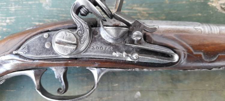 TERZETTA A PIETRA BRESCIANA ‘Logia’, cm. 29, SEC. XVIII.