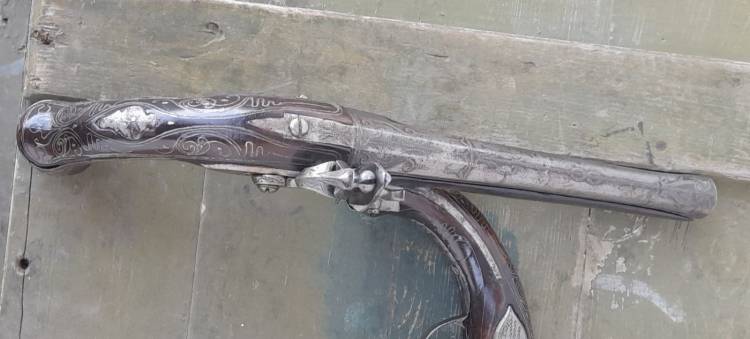 COPPIA PISTOLE A PIETRA AGEMINATE, BATTERIE FIRMATE. Sec. XVIII-XIX.