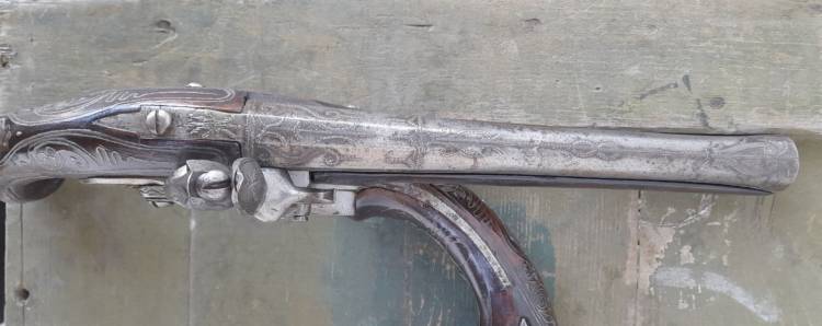 COPPIA PISTOLE A PIETRA AGEMINATE, BATTERIE FIRMATE. Sec. XVIII-XIX.