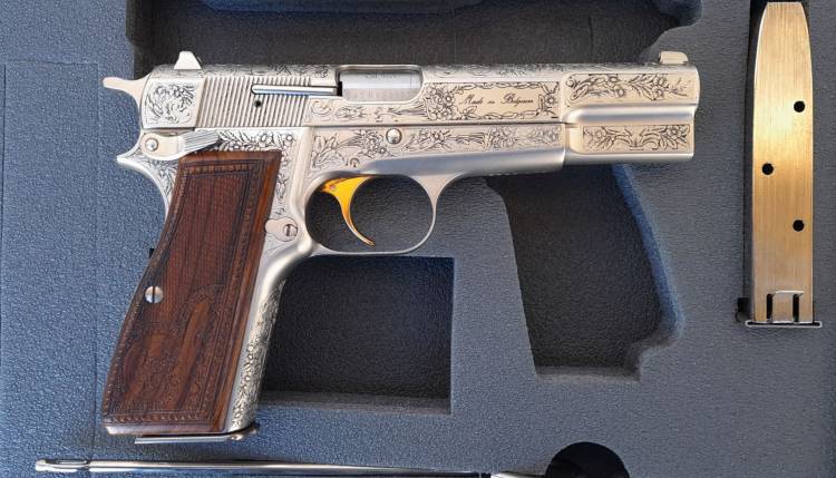 PISTOLA BROWNING HP.35 RENAISSANCE INCISA Cal. 9x21.