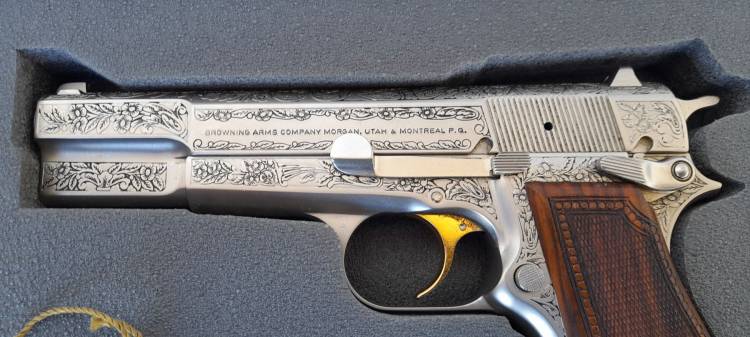 PISTOLA BROWNING HP.35 RENAISSANCE INCISA Cal. 9x21.