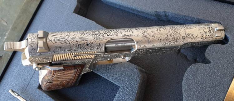 PISTOLA BROWNING HP.35 RENAISSANCE INCISA Cal. 9x21.
