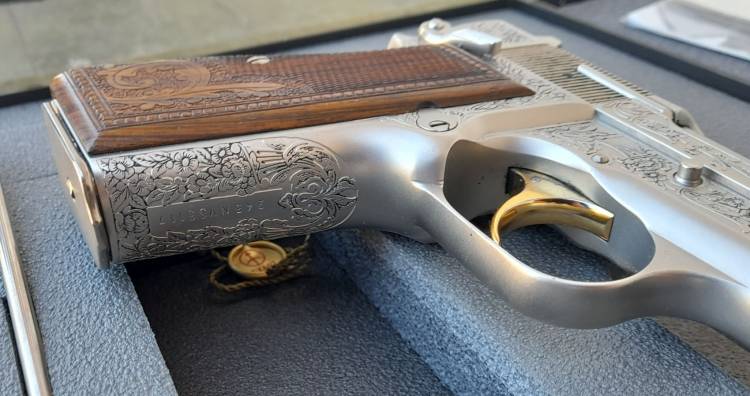 PISTOLA BROWNING HP.35 RENAISSANCE INCISA Cal. 9x21.
