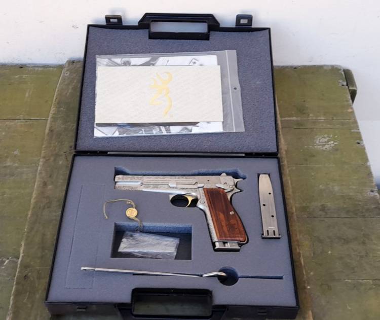 PISTOLA BROWNING HP.35 RENAISSANCE INCISA Cal. 9x21.