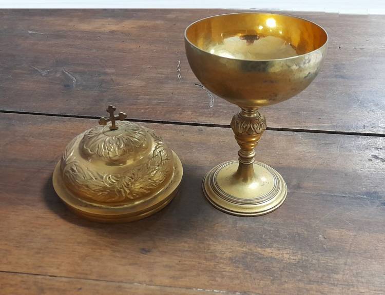 PISSIDE eucaristica in Ottone dorato e Arg. dorato. Lombardia, 1^ metà Sec. XIX.