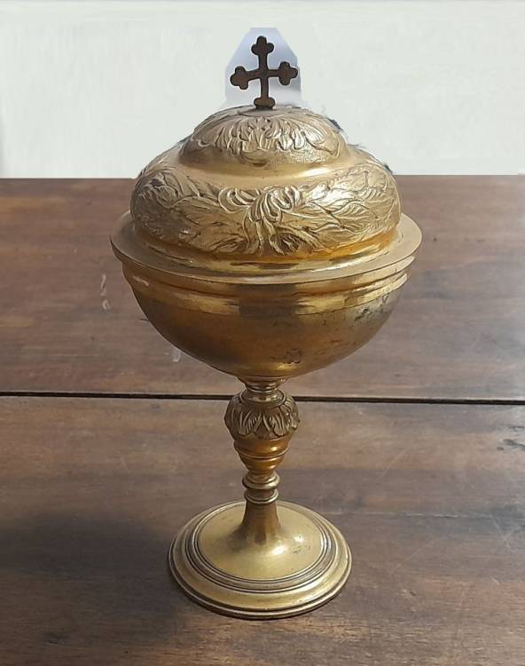 PISSIDE eucaristica in Ottone dorato e Arg. dorato. Lombardia, 1^ metà Sec. XIX.