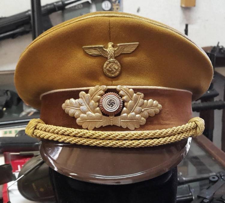 NSDAP SCHIRMMUTZE KREISLEITER (Leader di Distretto). TARGHETTA ‘RZM’.