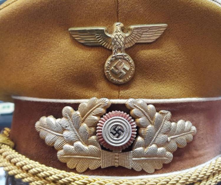 NSDAP SCHIRMMUTZE KREISLEITER (Leader di Distretto). TARGHETTA ‘RZM’.