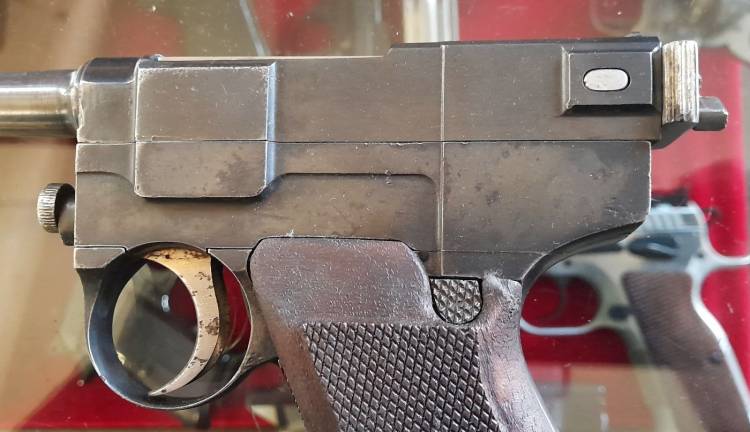 PISTOLA GLISENTI M.1910 (L-989). Cal. 9 Glisenti.
