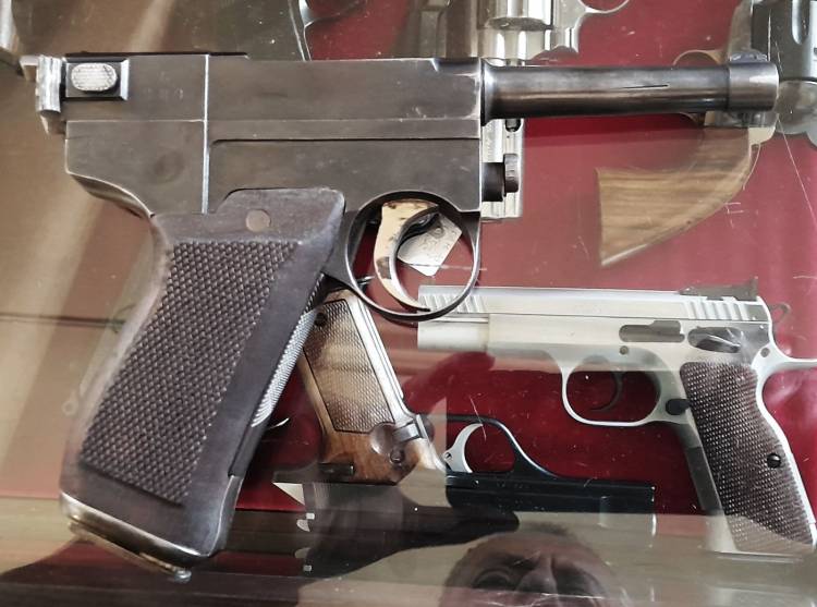 PISTOLA GLISENTI M.1910 (L-989). Cal. 9 Glisenti.
