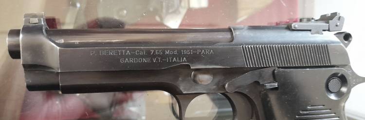 PISTOLA BERETTA MOD. 1951 Cal. 7,65 Pb. SPORT. scarr.+sc. 1.200,00