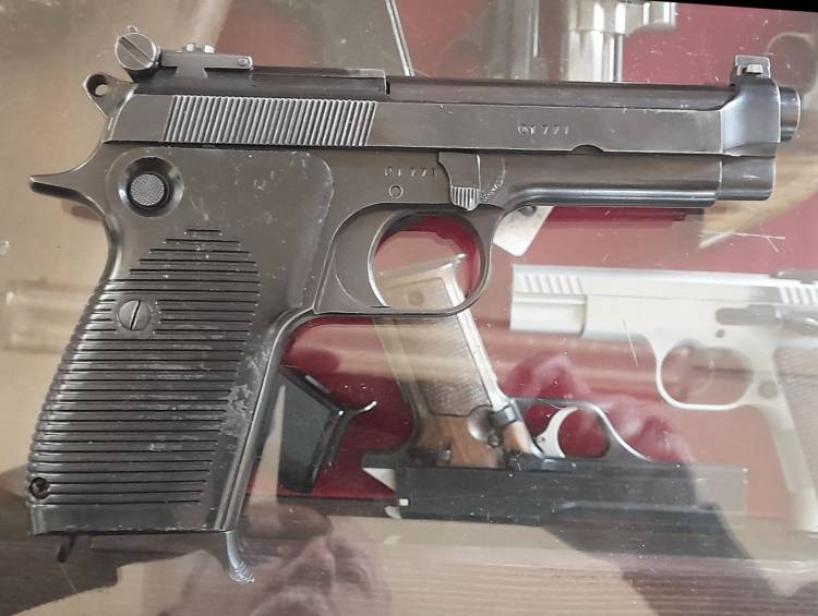 PISTOLA BERETTA MOD. 1951 Cal. 7,65 Pb. SPORT. scarr.+sc. 1.200,00