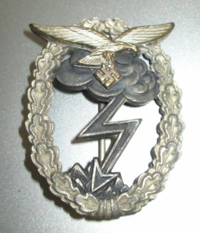 I - MILITARIA STORICA -  - DISTINTIVO LW  HG ASSALTI A TERRA  2 PEZZI (1)