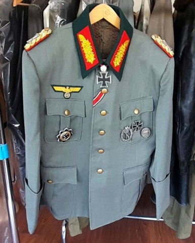 I - MILITARIA STORICA -  - HEER   GIACCA + PANTALONI  DA  FELDMARESCIALLO (CINEMA  ANNI �70).