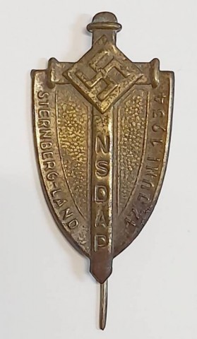 I - MILITARIA STORICA -  - DISTINTIVO  NSADAP �Sternberg-land  17 Juni 1934�.