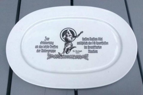 I - MILITARIA STORICA -  - VASSOIO in Porcellana  SA Treffen  -  Germania, 1933.