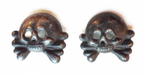 I - MILITARIA STORICA -  - WH   2 TESCHI x Mostrine Panzer/Semoventi.