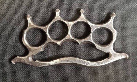 D - ARMI BIANCHE -  - TIRAPUGNI  Tedesco in acciaio  della I GM con terminazioni taglienti sopra gli Anelli.