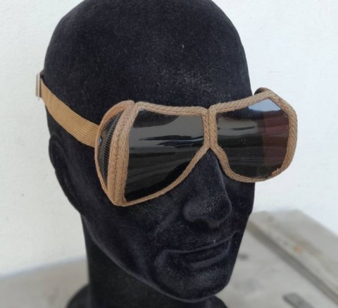 I - MILITARIA STORICA -  - 429808a		ML.EQ.	4240		REI  OCCHIALI  ANTISABBIA/ANTIVENTO CON CUSTODIA				40,00