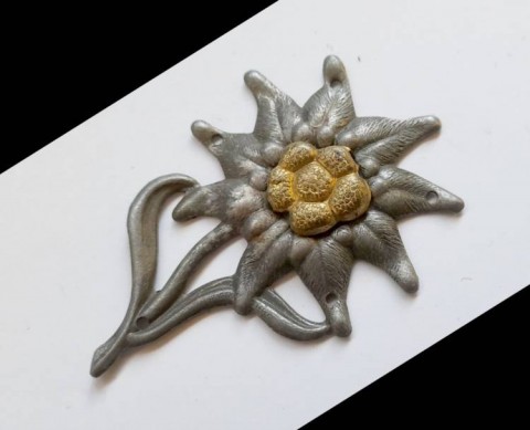 I - MILITARIA STORICA -  - WH   DISTINTIVO EIN.FELMUTZE  GJ   �EDELWEISS� (1).