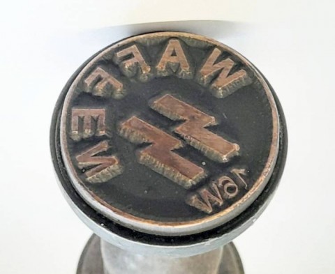 I - MILITARIA STORICA -  - SS	TIMBRO  Rotondo �Waffen SS 1aw�.   COPIA.