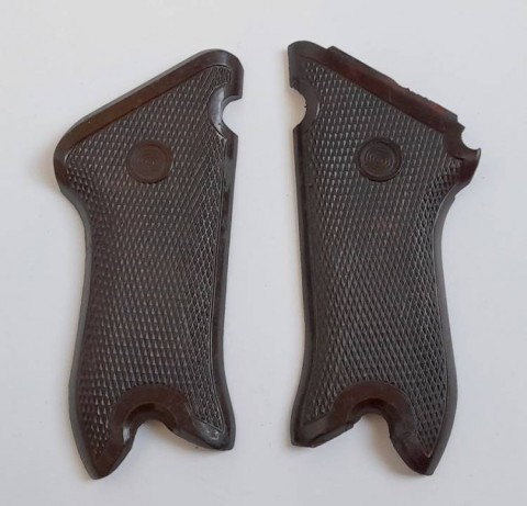 H - ACCESSORI -  - GUANCETTE  PISTOLA  P.08  BACHELITE.  DDR.