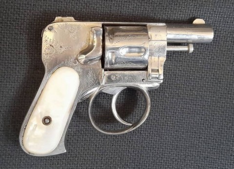 C - ARMI ANTICHE -  - REVOLVER A PERCUSSIONE  Cal. .25   5 Colpi    Francotte  �AP Cor.�   ca. 1880.