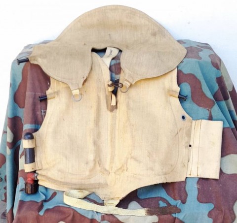 I - MILITARIA STORICA -  - KM-SOMM	GIUBBOTTO  SALVAGENTE Mod. 38 con BOMBOLA.