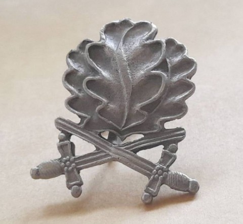 I - MILITARIA STORICA -  - FRONDE DI QUERCIA E SPADE PER RITTER KREUZ.  MARCHI.   COPIA.