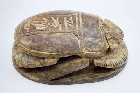 B - ARCHEOLOGIA -  - Grande Scarabeo in Pietra con Geroglifici.  XVIII Dinastia, ca. 800 a.C.  � 11 cm.