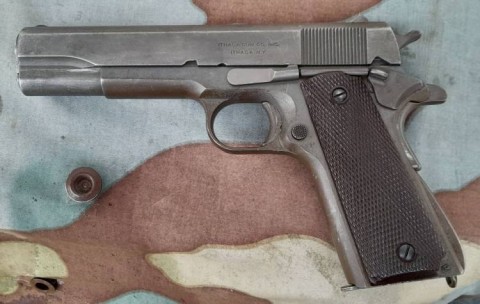 E - ARMI ATTIVE -  - PISTOLA   ITHACA  1911A1  (03.1945).