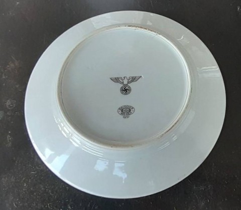 I - MILITARIA STORICA -  - WH-NSDAP   PIATTO da Portata in Ceramica.  Marchi.