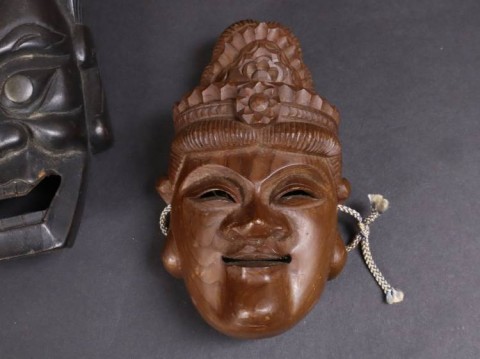 A - ANTIQUARIATO -  - 0038-5    Piccola Maschera  Noh  di Kwan Yin (Guanyin)  in legno di Ichii, firmata Kazuyuki.