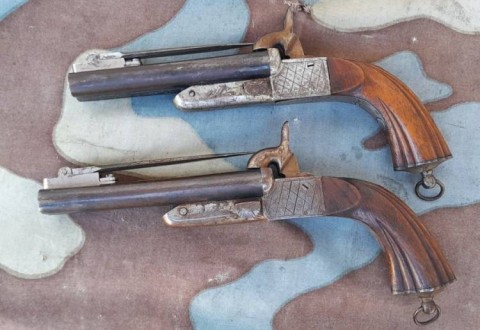 C - ARMI ANTICHE -  - COPPIA   PISTOLE  A LUMINELLO A DUE CANNE CON BAIONETTA.   Sec. XIX.