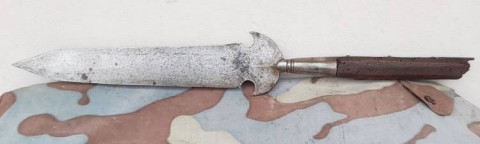 C - ARMI ANTICHE -  - PARTIGIANA   con parte di Asta coeva.    Italia,  Sec. XVII.	 In coppia con la 4902.