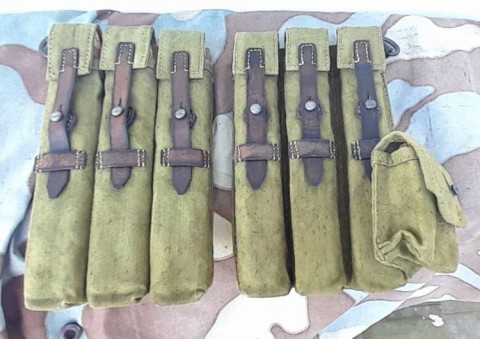 I - MILITARIA STORICA -  - HEER-SS  COPPIA PORTACARICATORI    MP.38/40  (1).