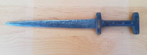 C - ARMI ANTICHE -  - PUGNALE  BASILARDA   SEC. XIV  IMPUGNATURA IN CORNO