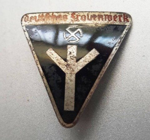 I - MILITARIA STORICA -  - DFW   �Deutsches Frauenwerk�  Modello Grande.   �RZM  M1/120�.