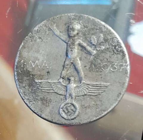 I - MILITARIA STORICA -  - DISTINTIVO  �Tag der Arbait 1 May 1937.	